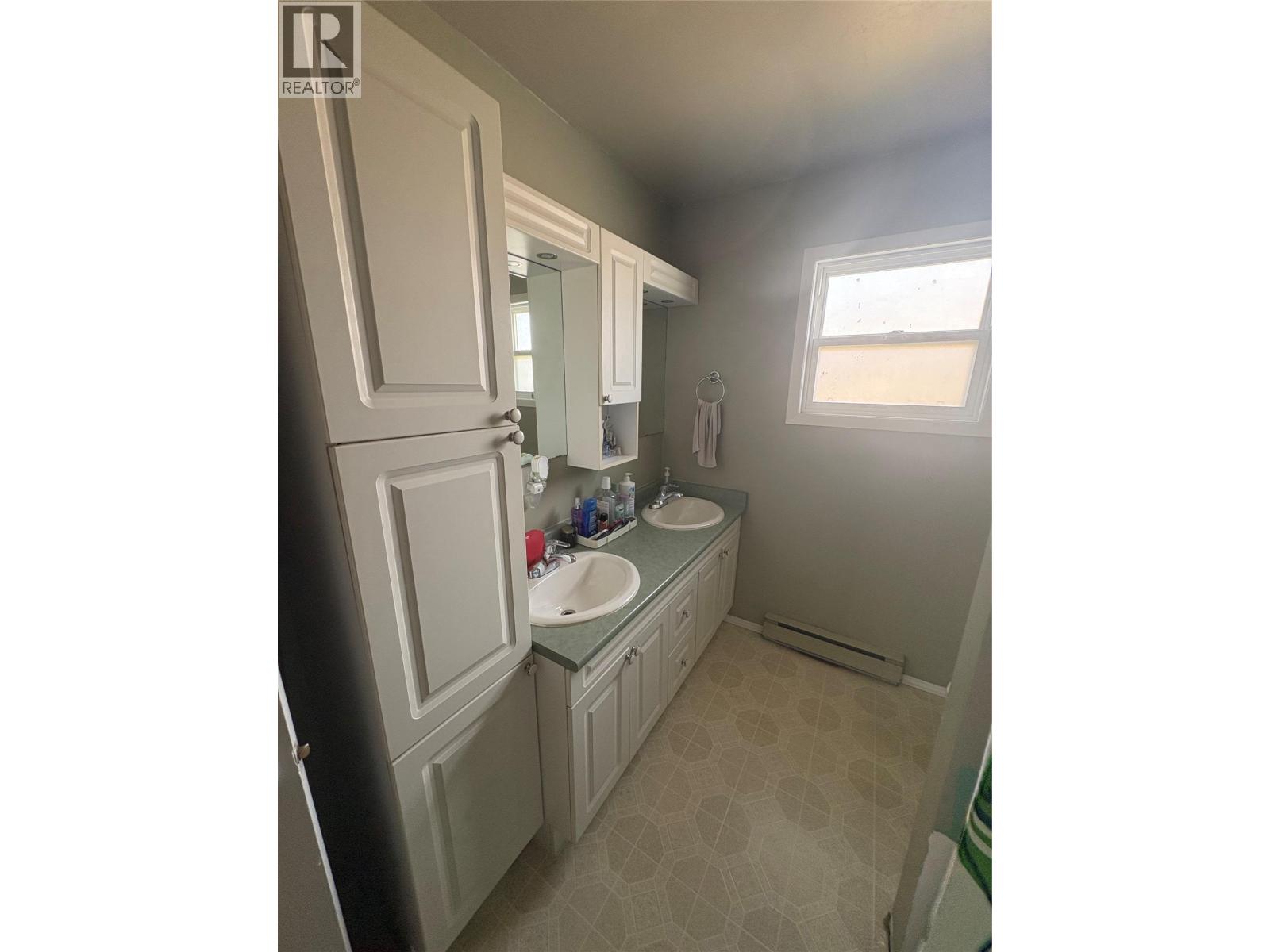 2270 Greenfield Avenue, Kamloops, British Columbia  V2B 4P3 - Photo 13 - 10381640