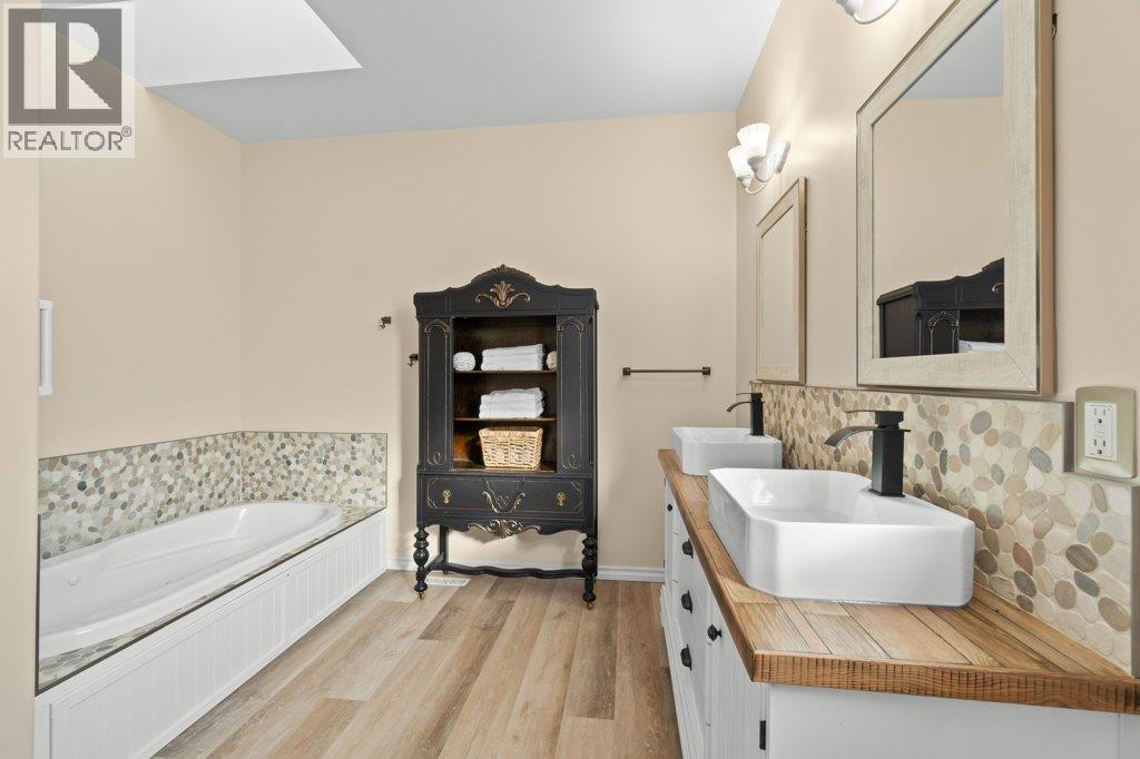 2860 15 Avenue Ne, Salmon Arm, British Columbia  V1E 2B6 - Photo 10 - 10381443