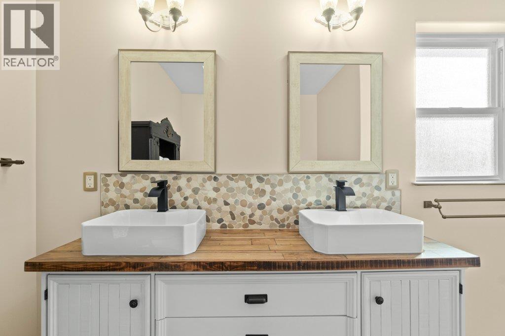 2860 15 Avenue Ne, Salmon Arm, British Columbia  V1E 2B6 - Photo 11 - 10381443