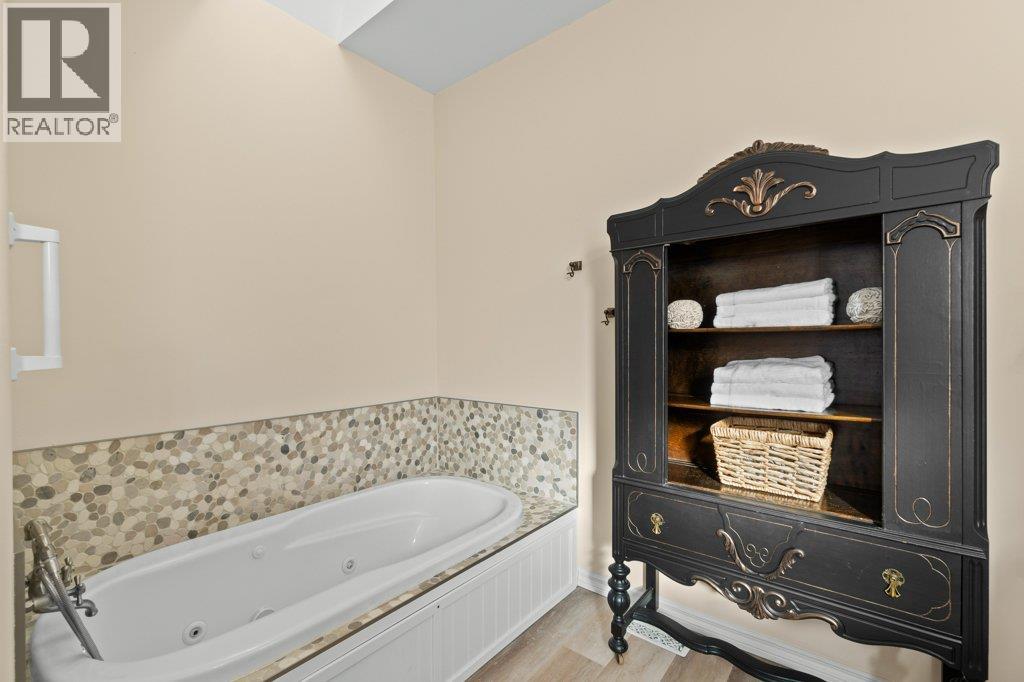 2860 15 Avenue Ne, Salmon Arm, British Columbia  V1E 2B6 - Photo 12 - 10381443