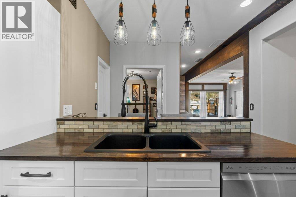 2860 15 Avenue Ne, Salmon Arm, British Columbia  V1E 2B6 - Photo 35 - 10381443