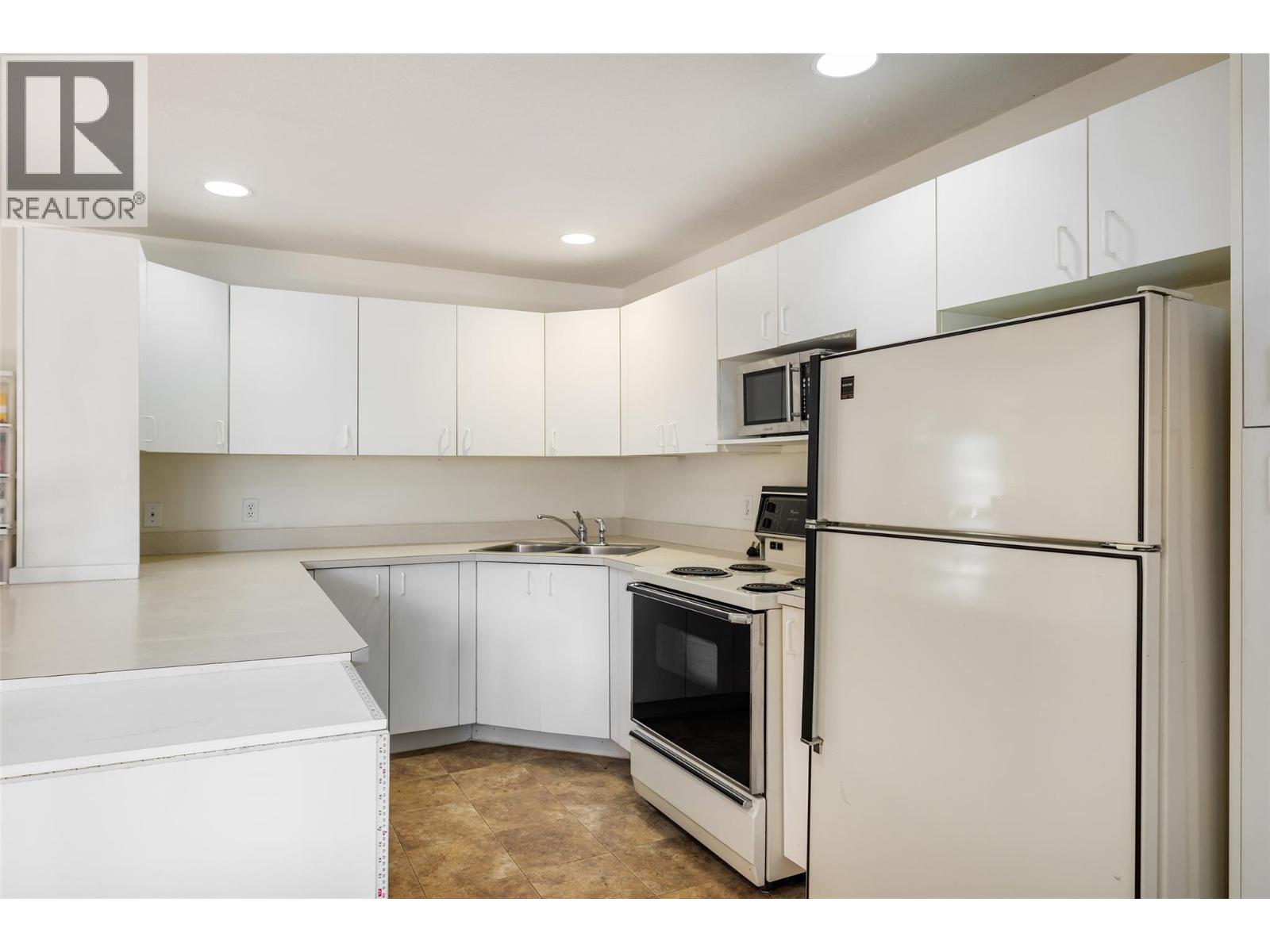 7992 Falcon Ridge Crescent, Kelowna, British Columbia  V1P 1J2 - Photo 21 - 10381130