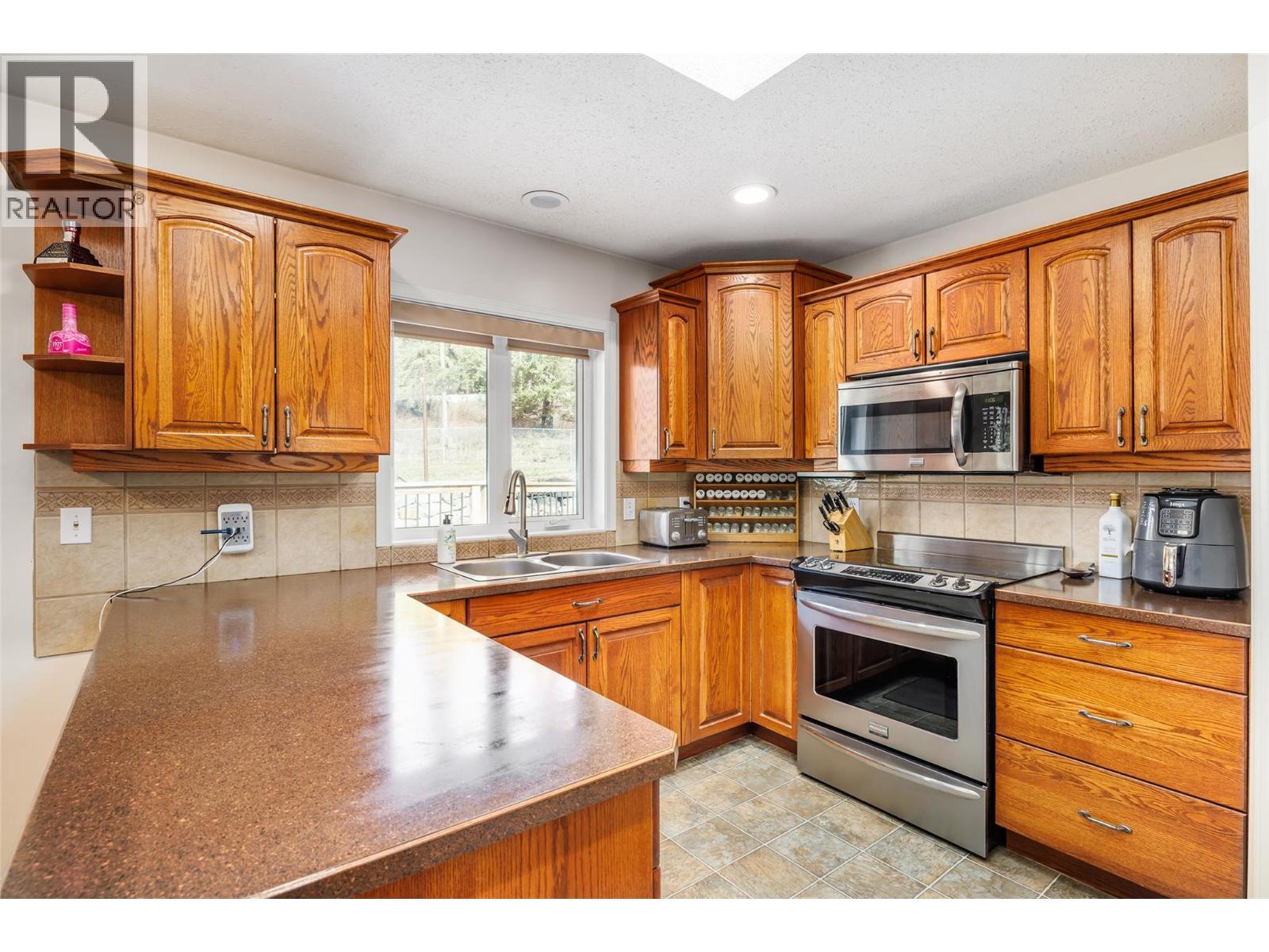 7992 Falcon Ridge Crescent, Kelowna, British Columbia  V1P 1J2 - Photo 5 - 10381130