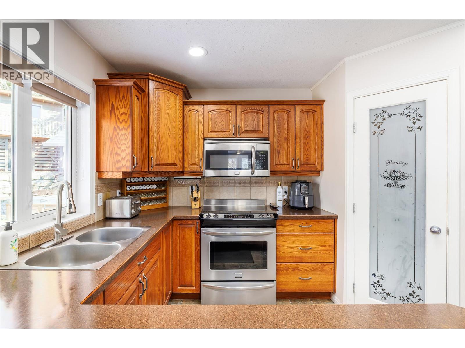 7992 Falcon Ridge Crescent, Kelowna, British Columbia  V1P 1J2 - Photo 6 - 10381130