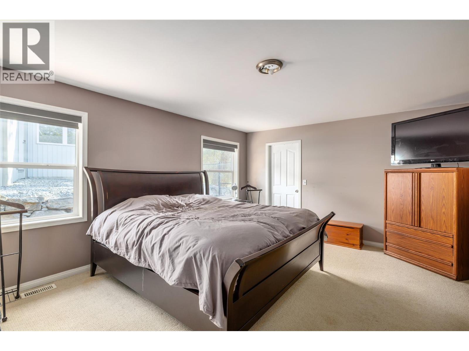 7992 Falcon Ridge Crescent, Kelowna, British Columbia  V1P 1J2 - Photo 9 - 10381130