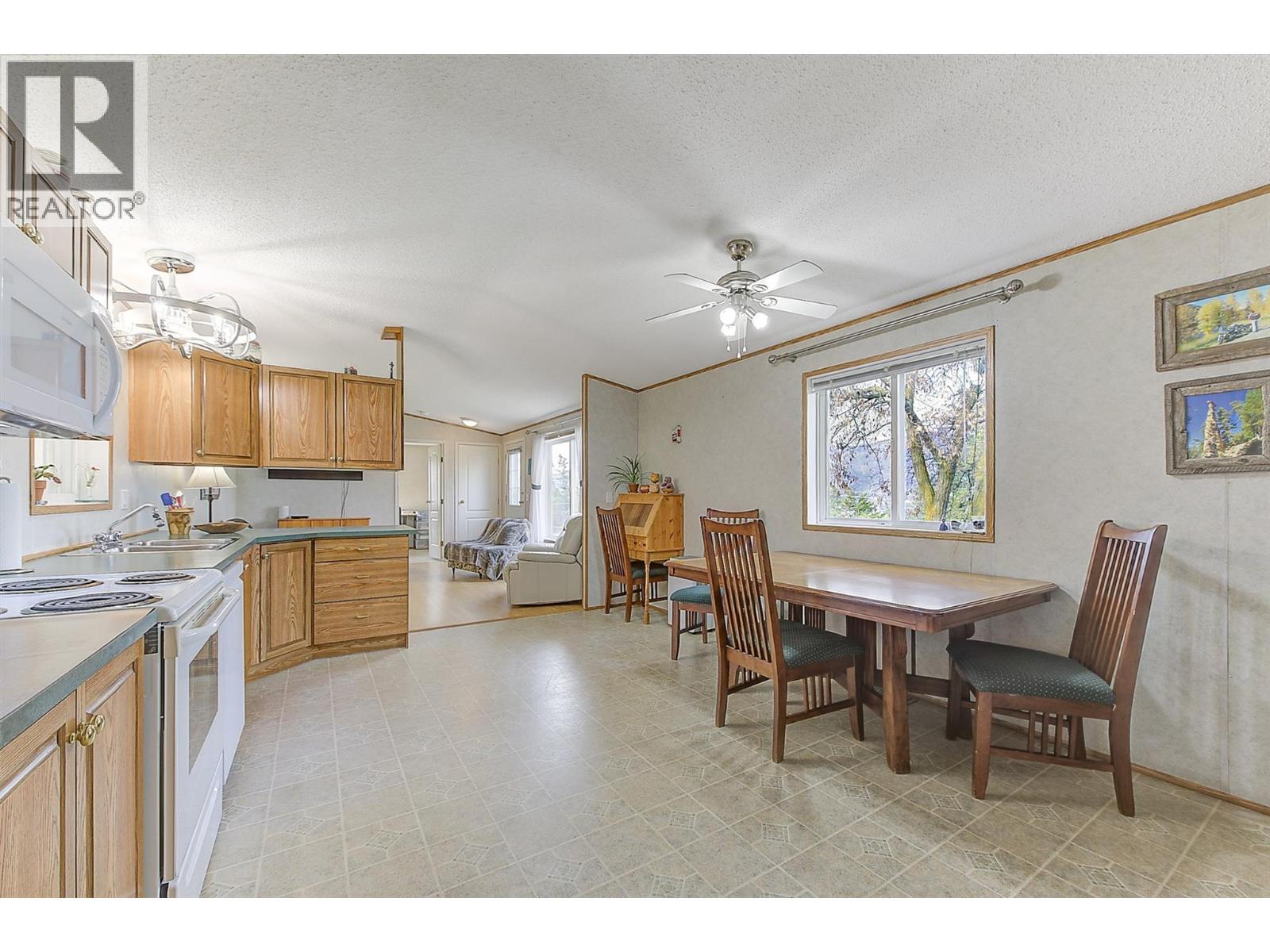 5574 Stubbs Road, Lake Country, British Columbia  V4V 1N1 - Photo 10 - 10380599