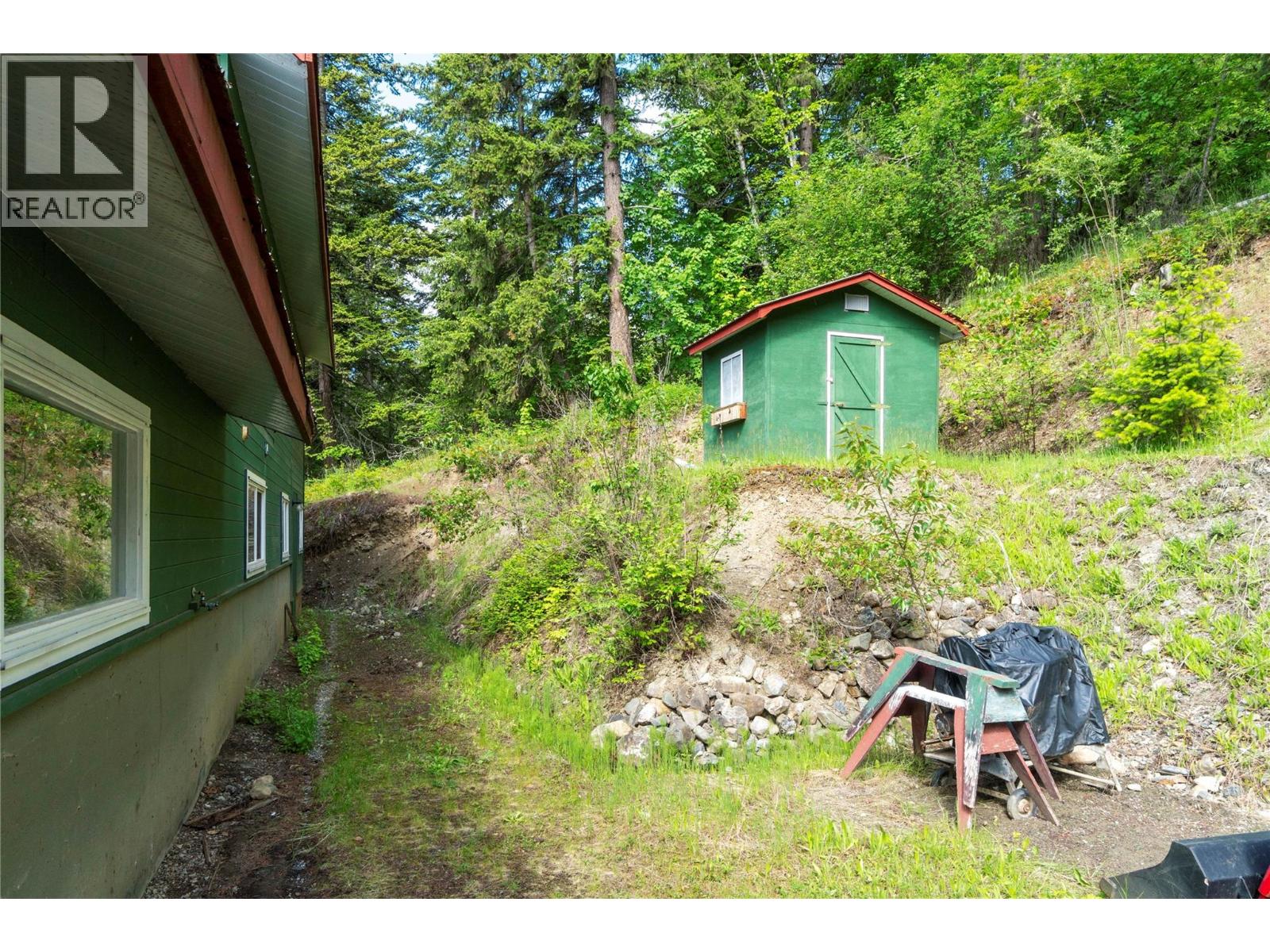 6497 Lindsay Road, Magna Bay, British Columbia  V0E 1M7 - Photo 11 - 10381476