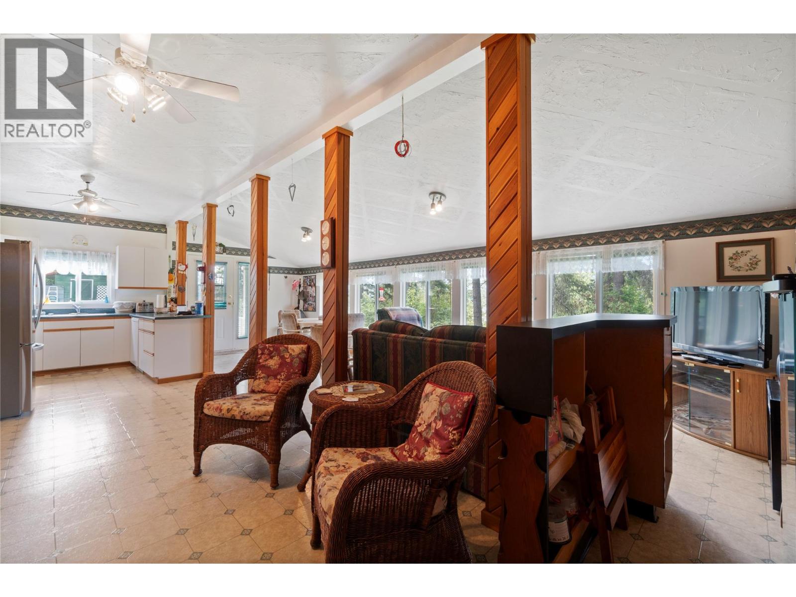 6497 Lindsay Road, Magna Bay, British Columbia  V0E 1M7 - Photo 26 - 10381476