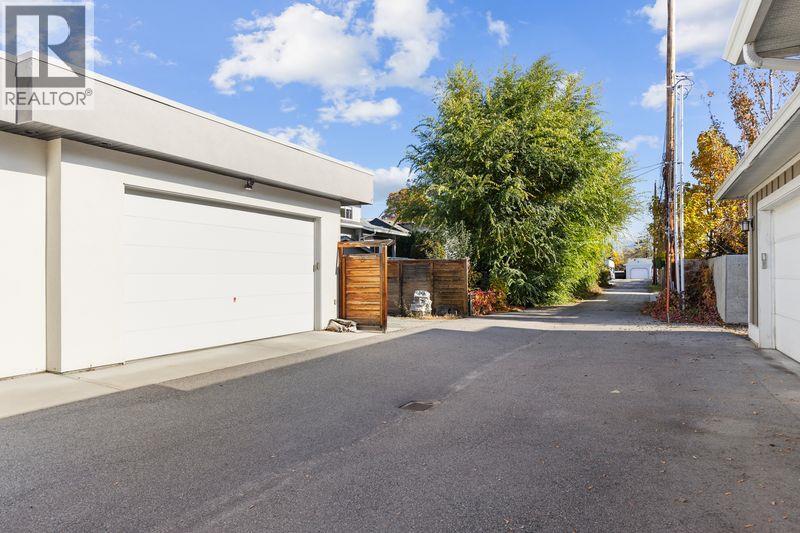 443 Christleton Avenue, Kelowna, British Columbia  V1Y 5H9 - Photo 3 - 10381230