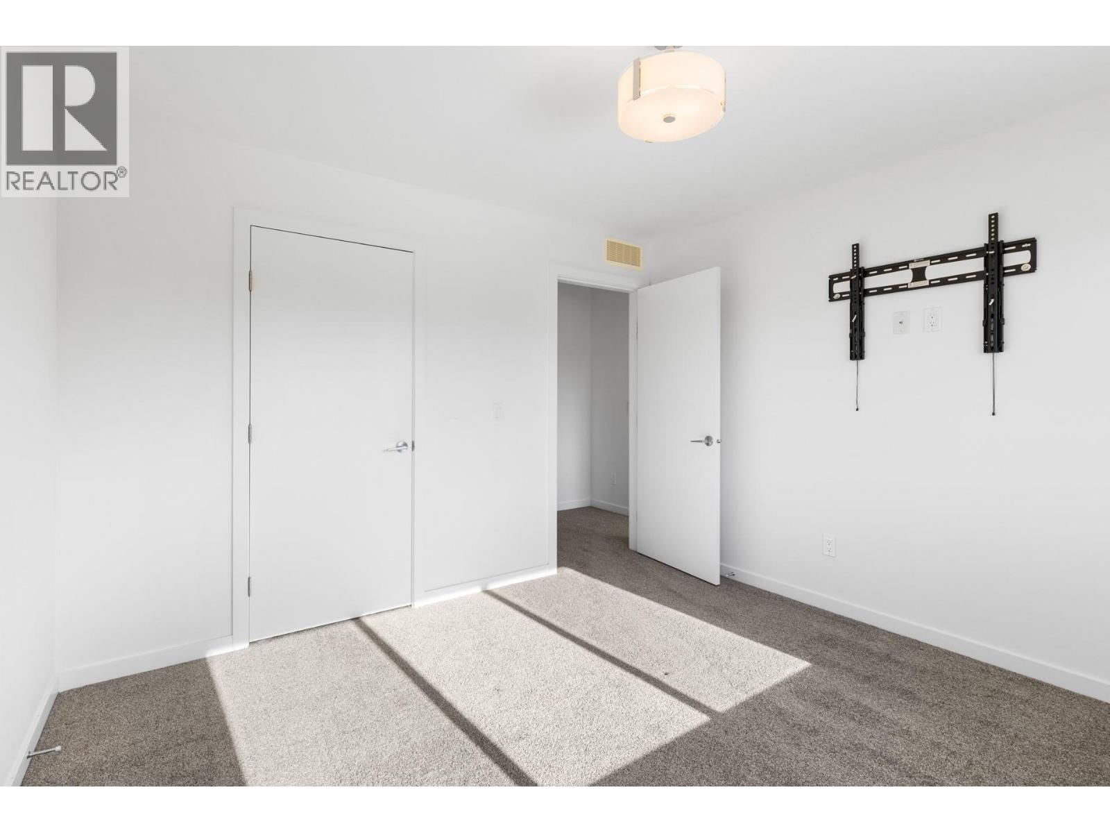 443 Christleton Avenue, Kelowna, British Columbia  V1Y 5H9 - Photo 39 - 10381230