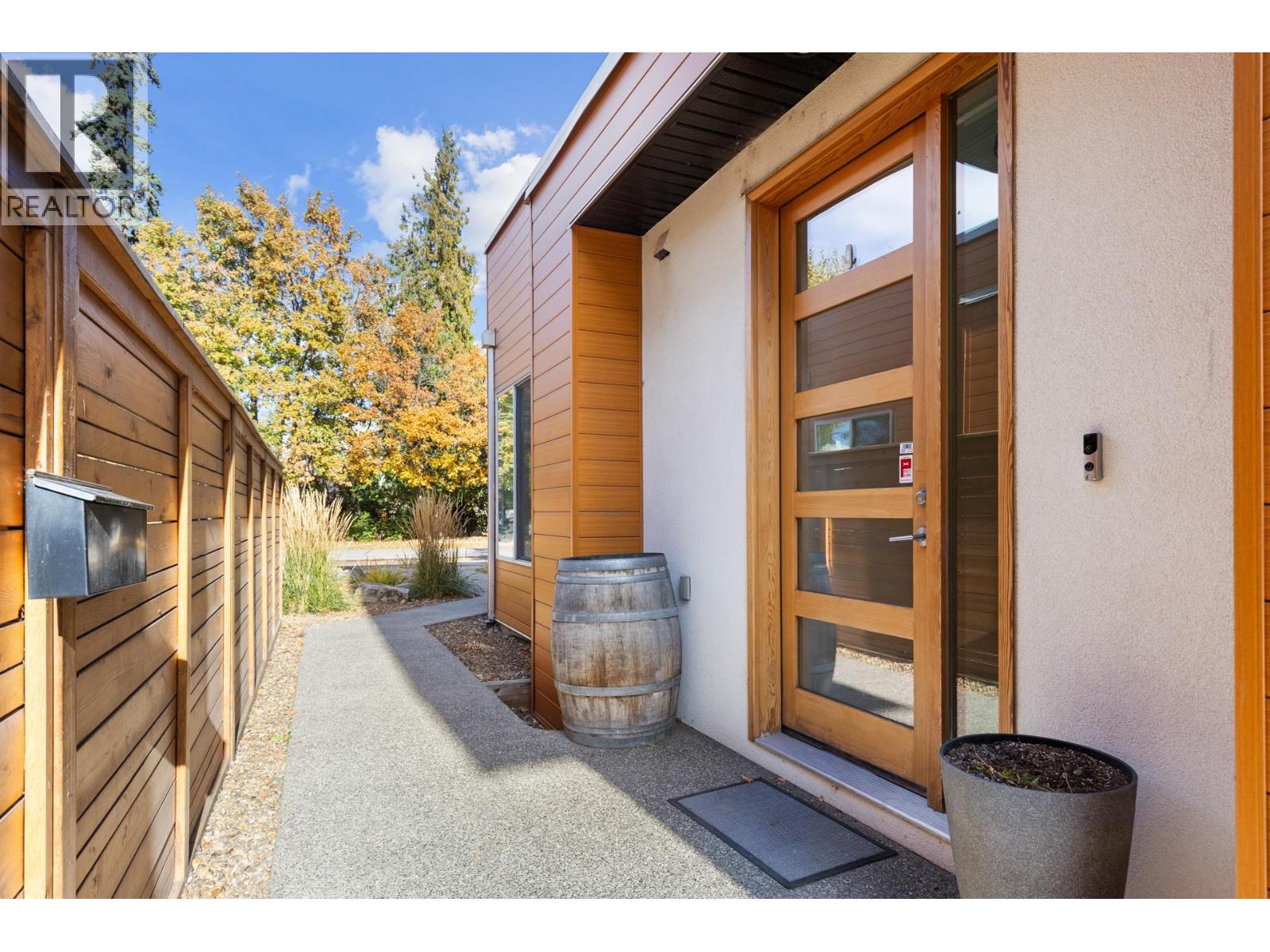 443 Christleton Avenue, Kelowna, British Columbia  V1Y 5H9 - Photo 4 - 10381230