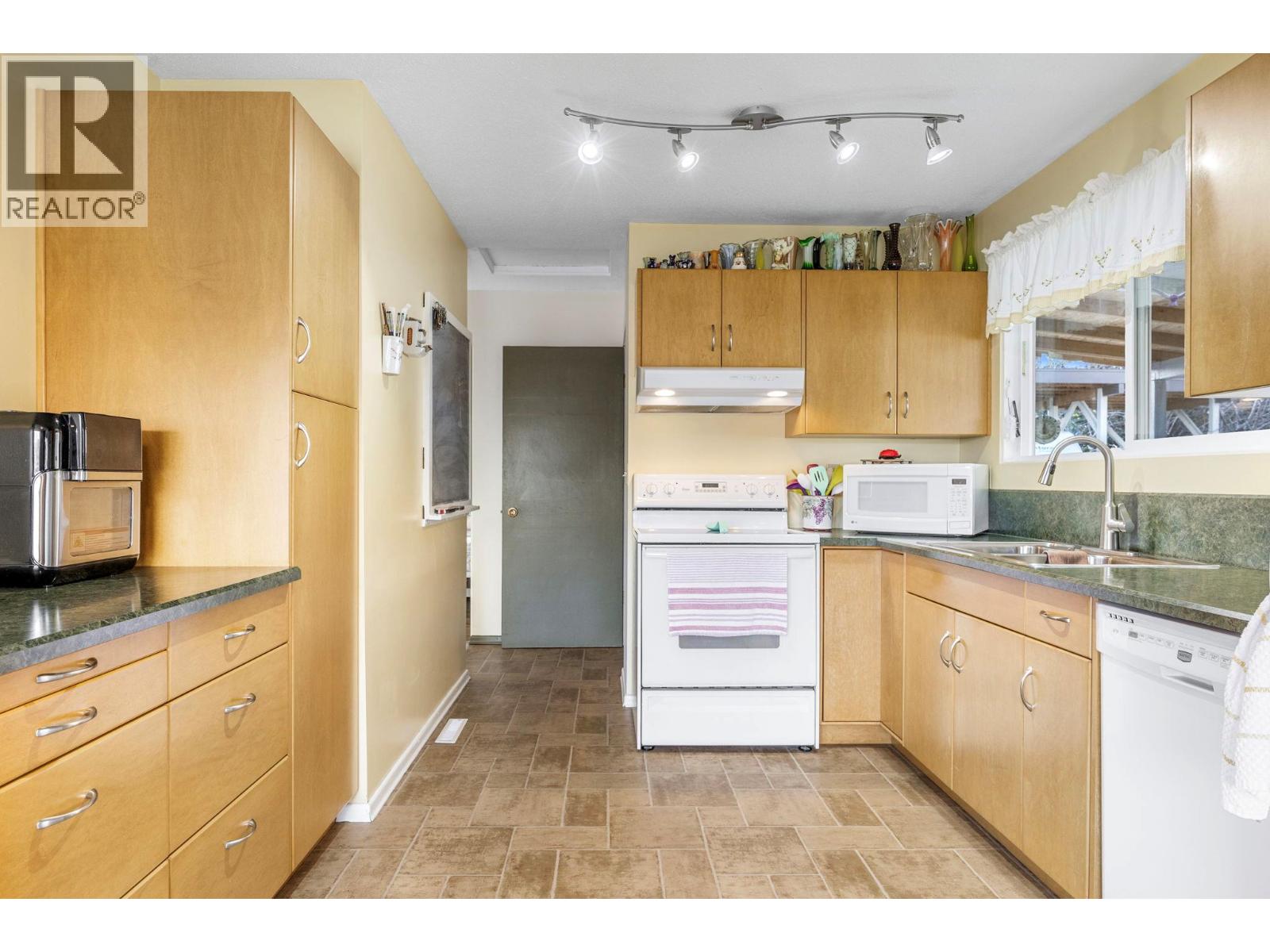 2429 Gosset Road, West Kelowna, British Columbia  V4T 1P4 - Photo 16 - 10380945