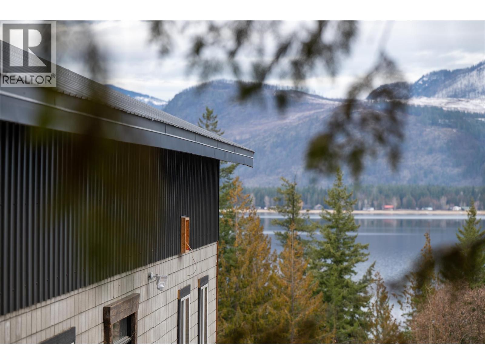 1546 Blind Bay Road, Sorrento, British Columbia  V0E 1H1 - Photo 3 - 10381573