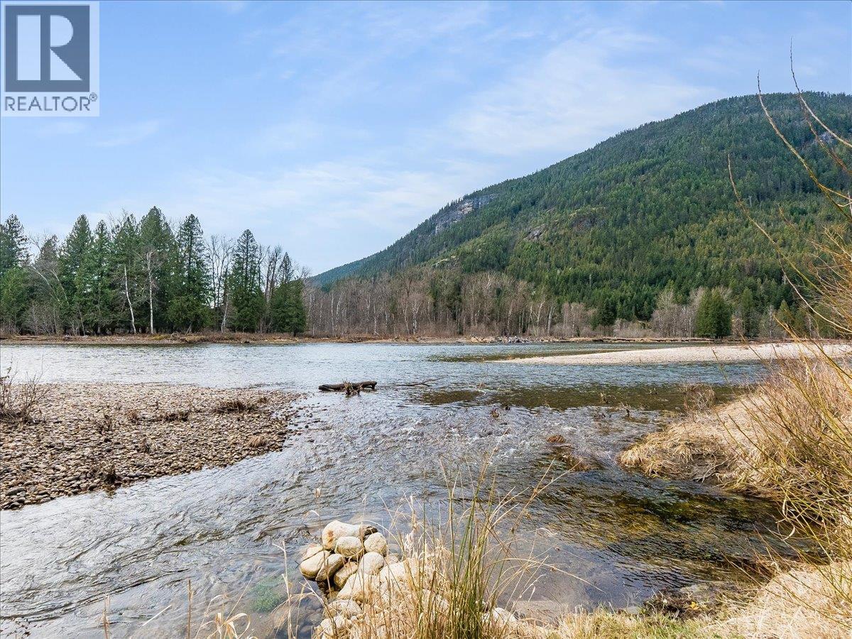2827 Evin Road, Slocan Park, British Columbia  V0G 2E0 - Photo 11 - 10381350