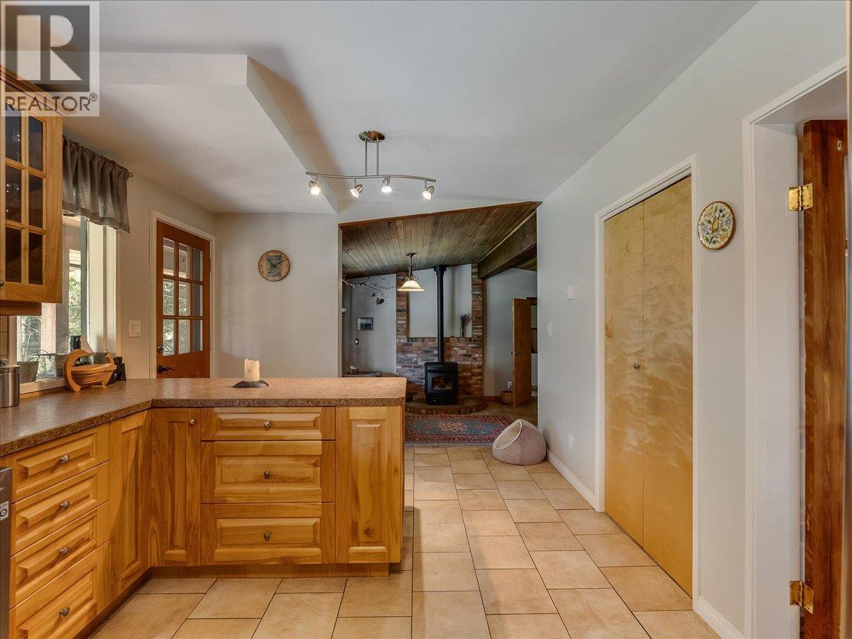 2827 Evin Road, Slocan Park, British Columbia  V0G 2E0 - Photo 28 - 10381350