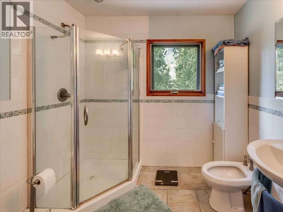 2827 Evin Road, Slocan Park, British Columbia  V0G 2E0 - Photo 53 - 10381350