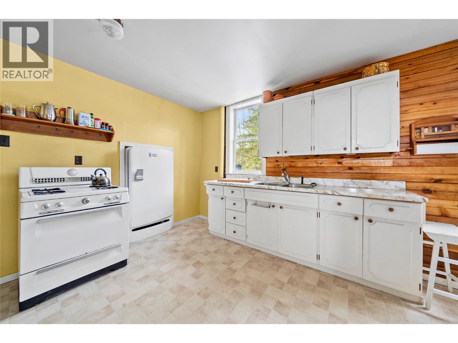 1361 Daniels Road, Seymour Arm, British Columbia  V0E 1M9 - Photo 11 - 10380082