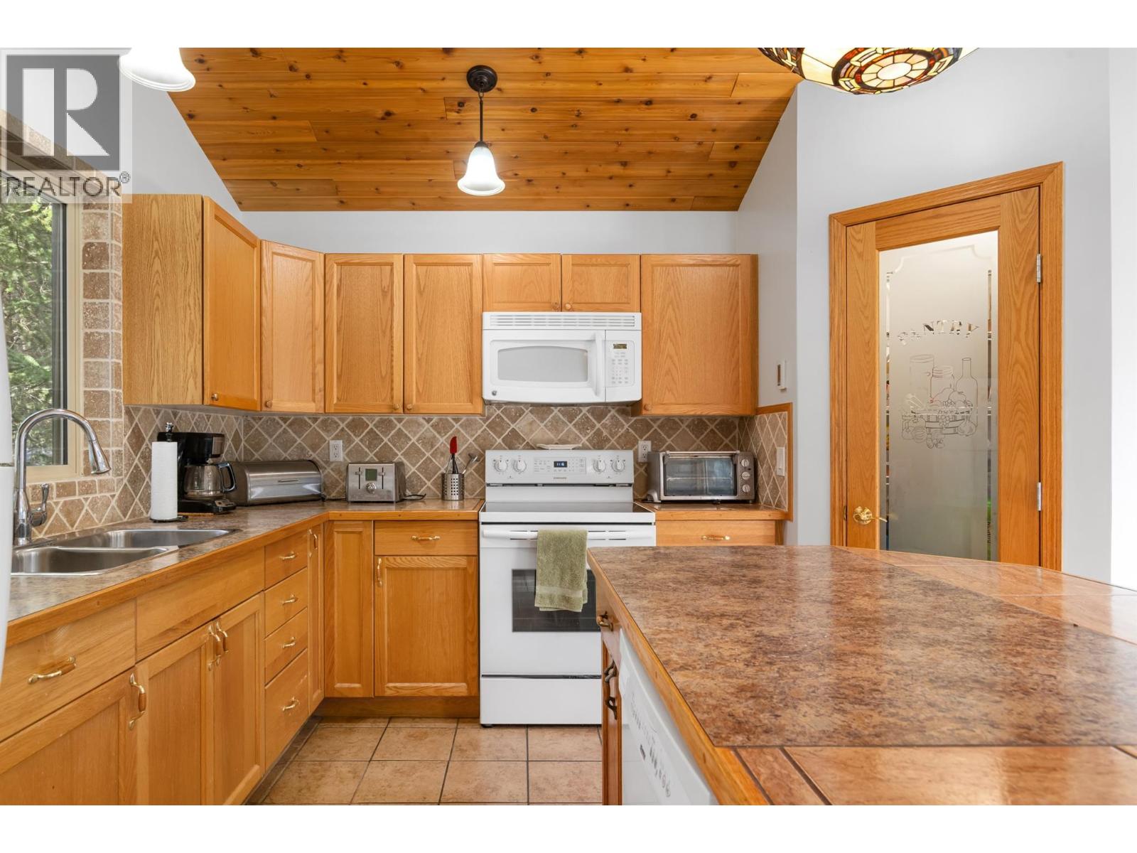 4943 Timber Way, Windermere, British Columbia  V0A 1K3 - Photo 5 - 10381247