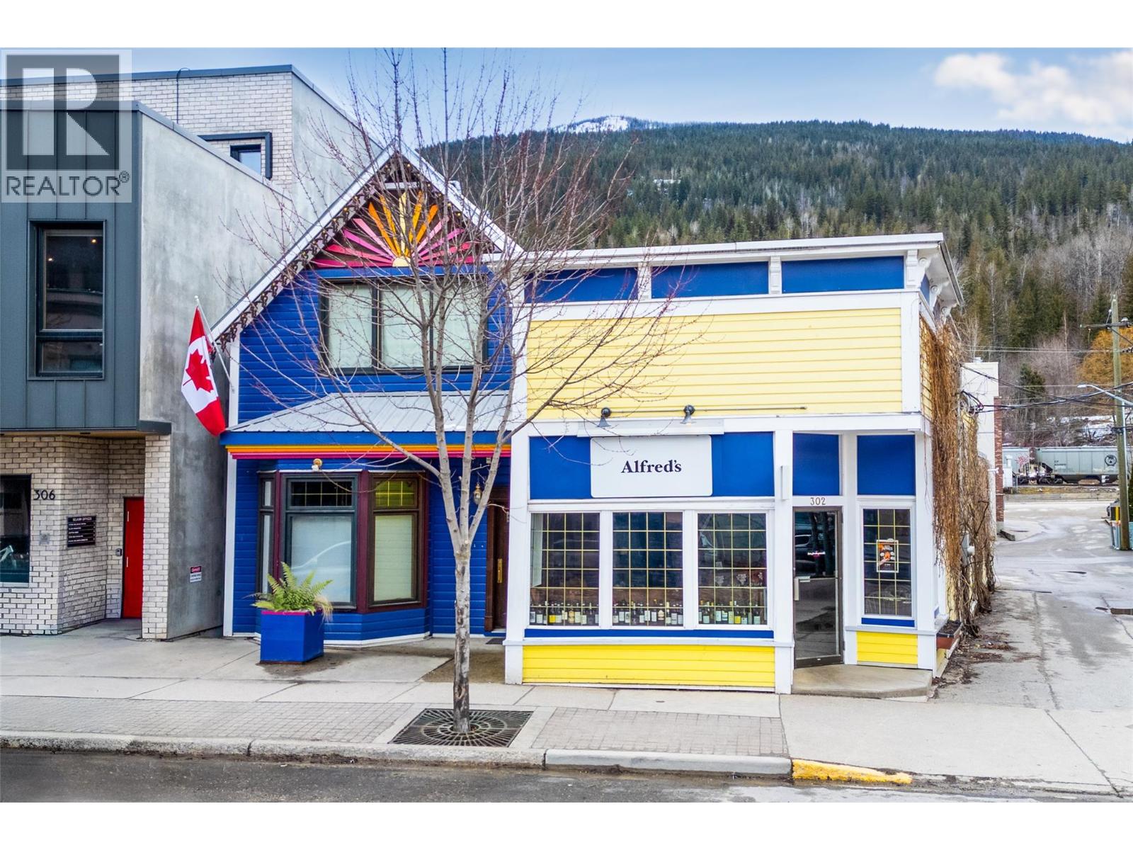 304 First Street W, Revelstoke, British Columbia  V0E 2S0 - Photo 1 - 10380763