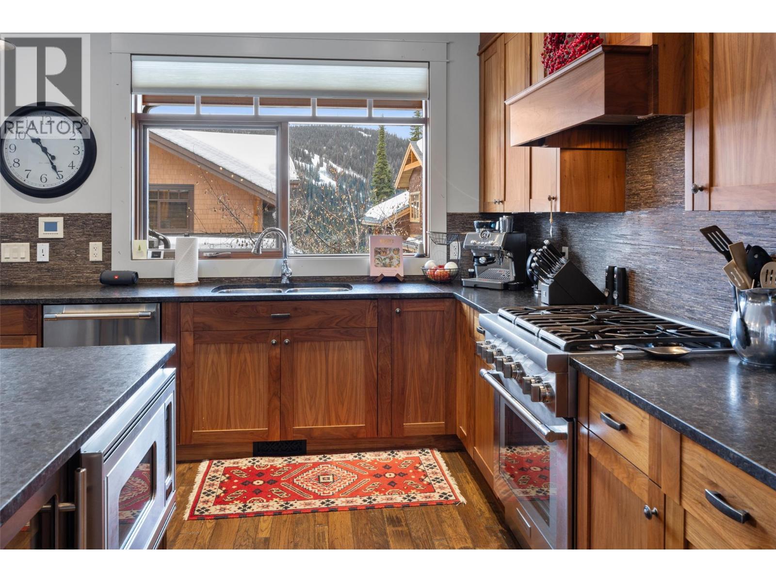 5040 Valley Drive Unit# 16, Sun Peaks, British Columbia  V0E 5N0 - Photo 12 - 10378461