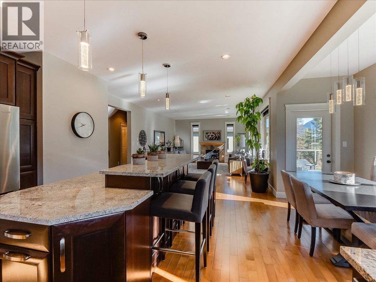 3733 Williston Road, Castlegar, British Columbia  V1N 4Y4 - Photo 17 - 10381545