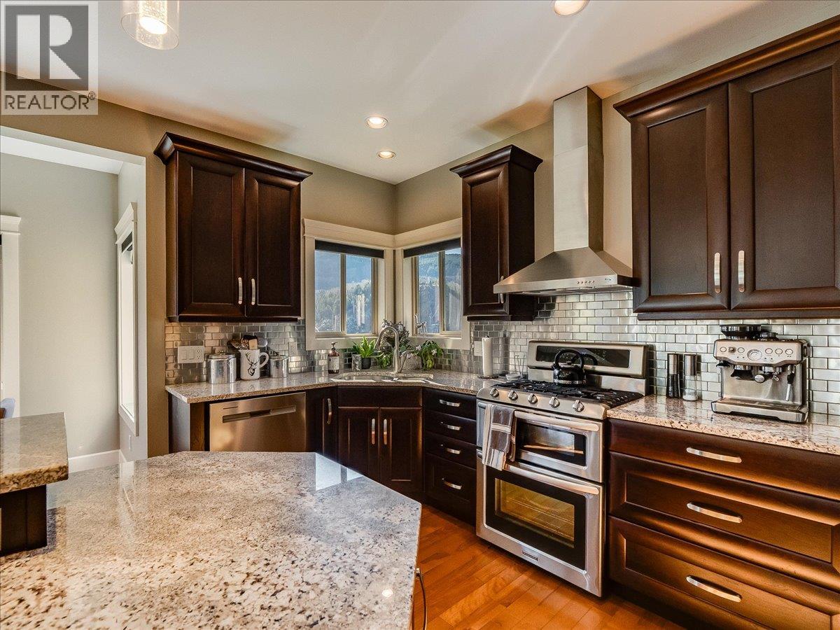 3733 Williston Road, Castlegar, British Columbia  V1N 4Y4 - Photo 18 - 10381545