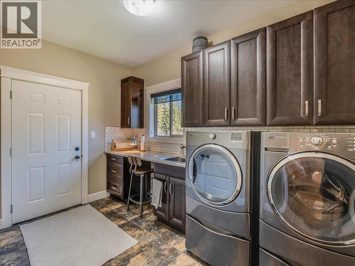 3733 Williston Road, Castlegar, British Columbia  V1N 4Y4 - Photo 27 - 10381545