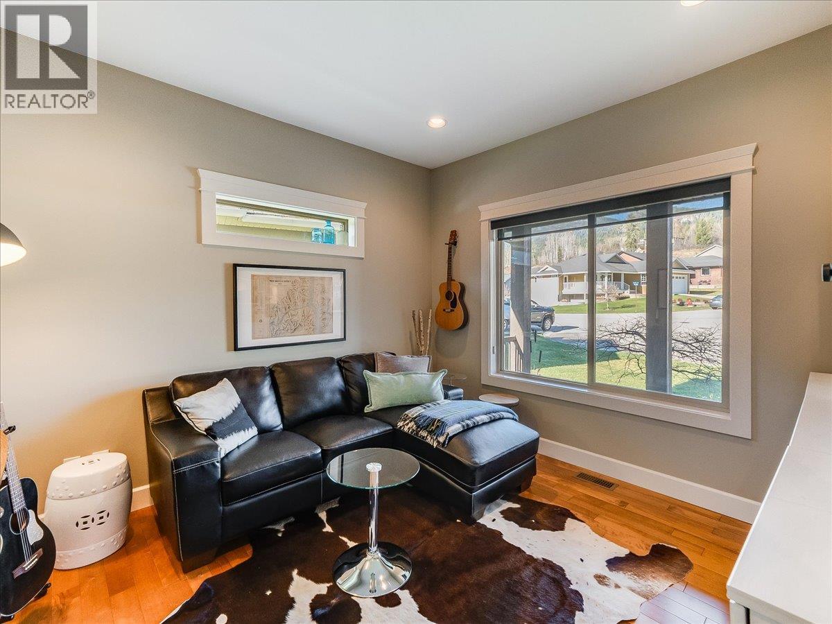 3733 Williston Road, Castlegar, British Columbia  V1N 4Y4 - Photo 4 - 10381545