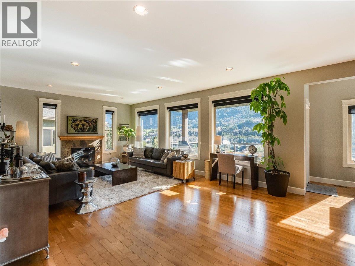 3733 Williston Road, Castlegar, British Columbia  V1N 4Y4 - Photo 6 - 10381545