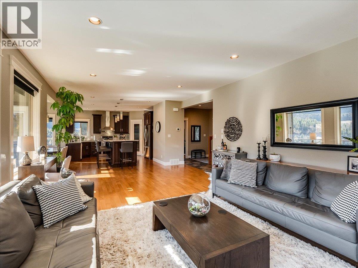 3733 Williston Road, Castlegar, British Columbia  V1N 4Y4 - Photo 9 - 10381545