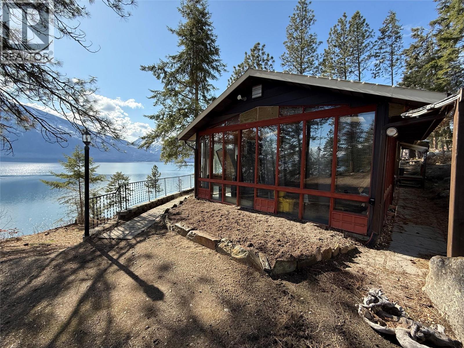 9779 3a Highway, Kuskanook, British Columbia  V0B 1A1 - Photo 1 - 10381697