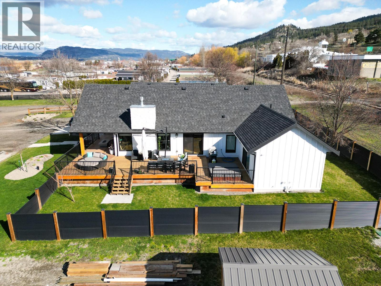 7850 Redwing Road, Vernon, British Columbia  V1B 3W6 - Photo 7 - 10381658