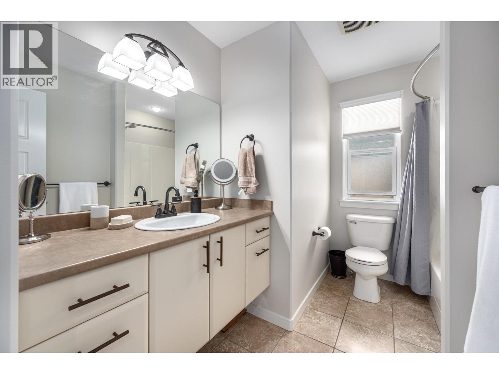 2007 Saddleback Drive, Kamloops, British Columbia  V2B 0A6 - Photo 10 - 10380620