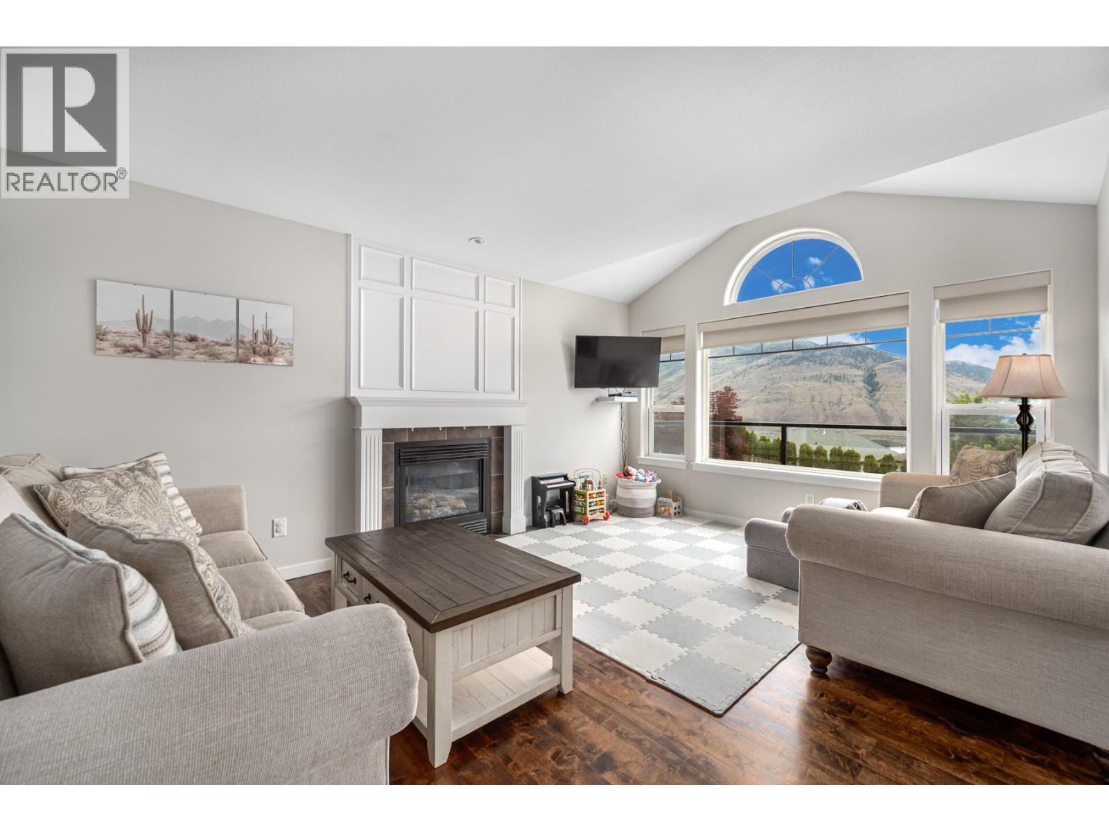 2007 Saddleback Drive, Kamloops, British Columbia  V2B 0A6 - Photo 2 - 10380620