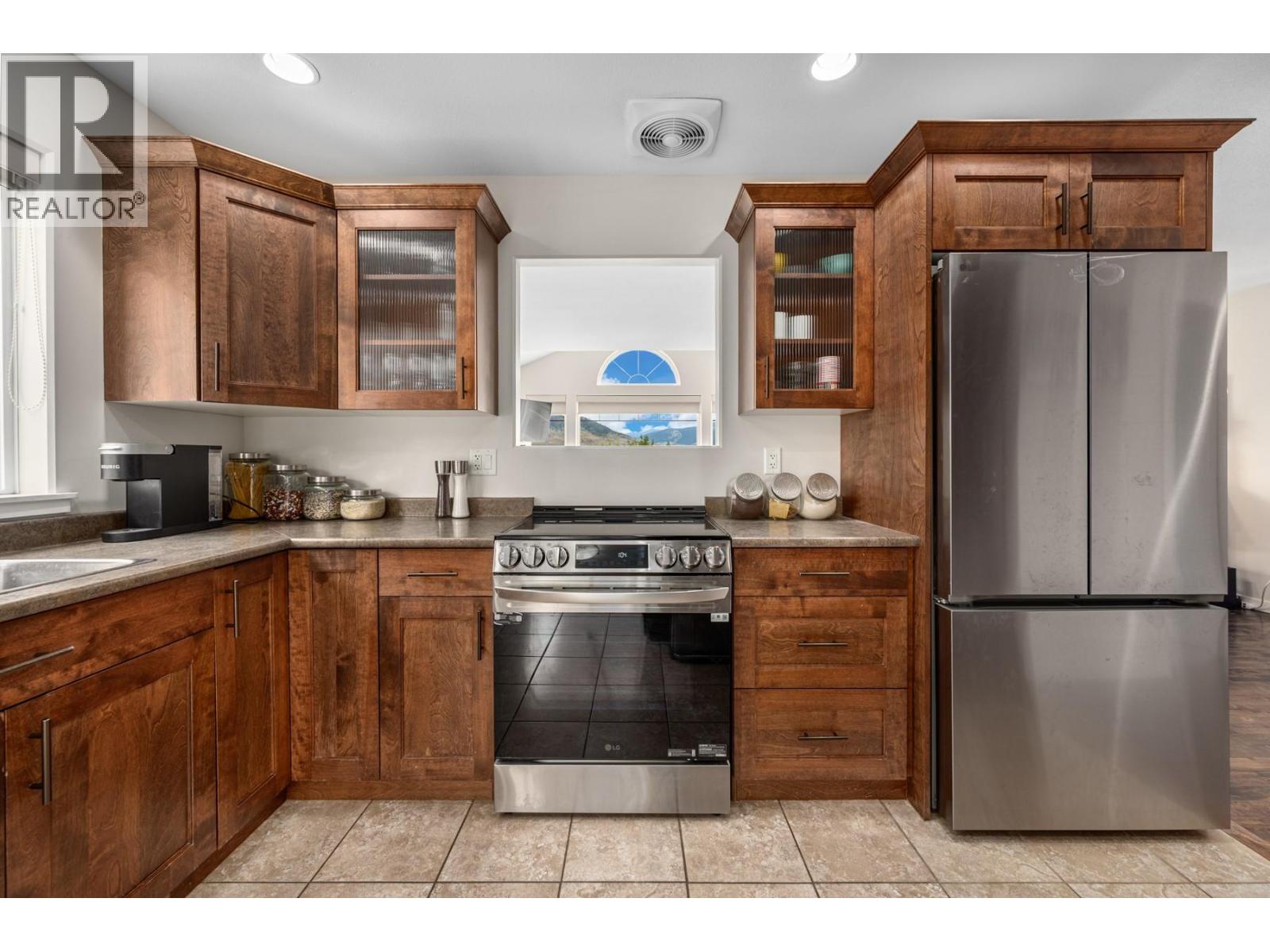 2007 Saddleback Drive, Kamloops, British Columbia  V2B 0A6 - Photo 3 - 10380620