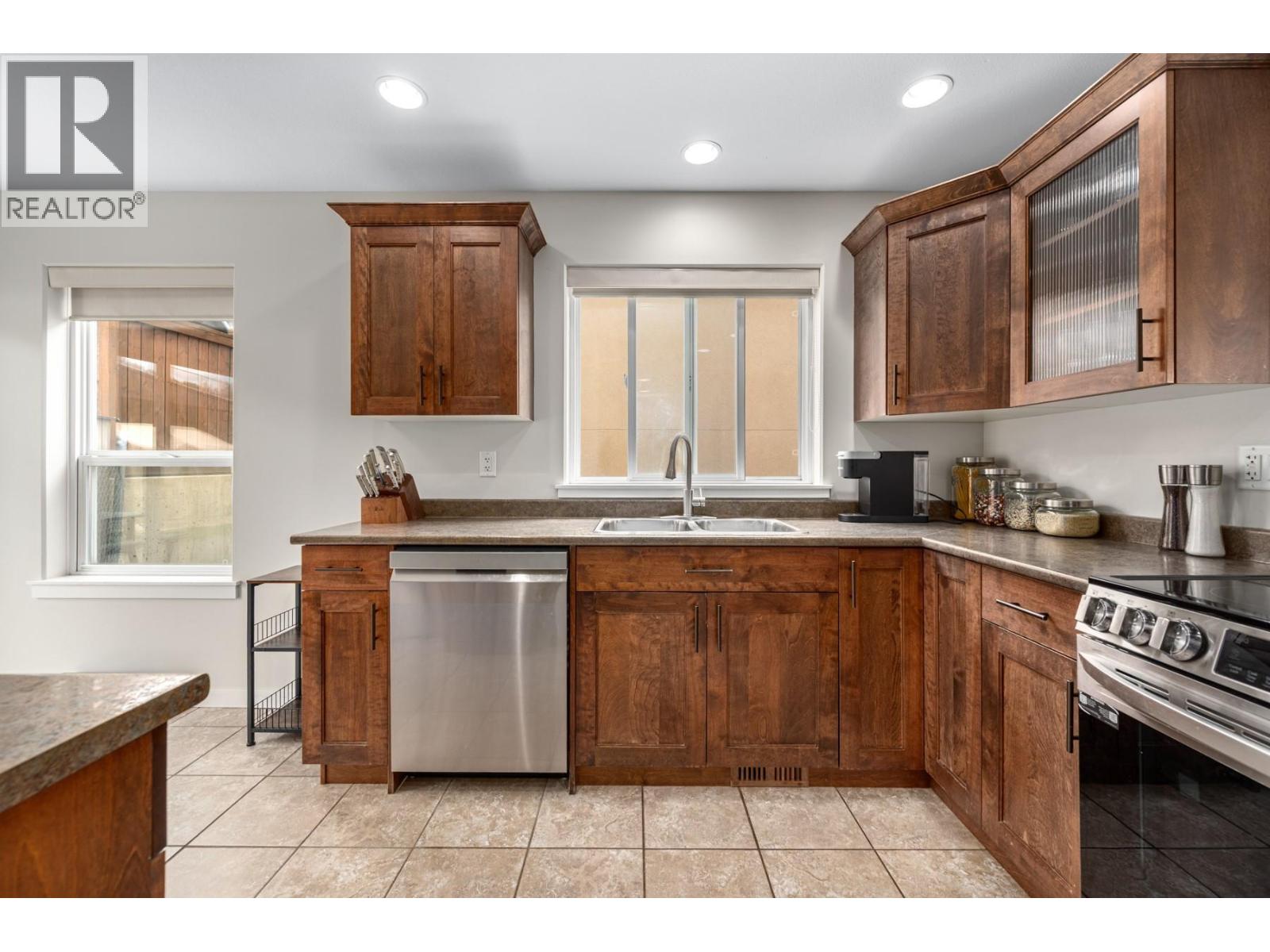 2007 Saddleback Drive, Kamloops, British Columbia  V2B 0A6 - Photo 4 - 10380620