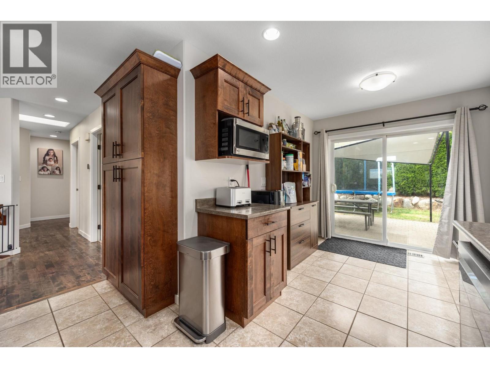 2007 Saddleback Drive, Kamloops, British Columbia  V2B 0A6 - Photo 5 - 10380620