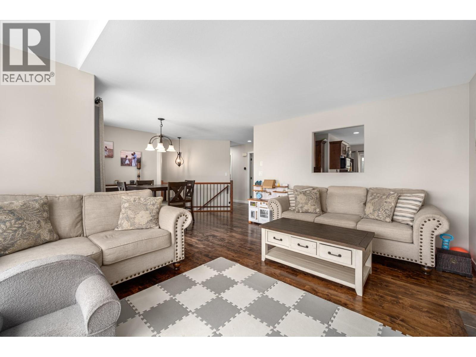 2007 Saddleback Drive, Kamloops, British Columbia  V2B 0A6 - Photo 6 - 10380620