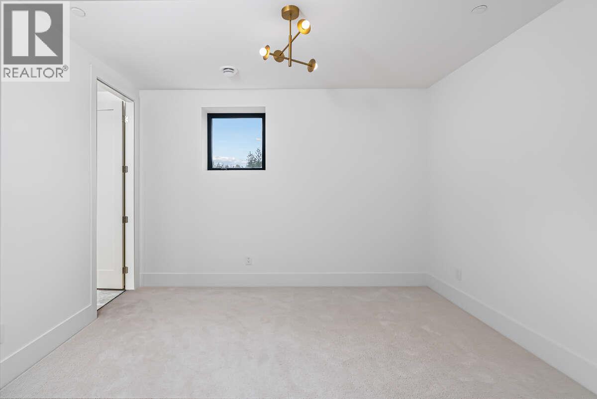 862 Predator Ridge Drive, Vernon, British Columbia  V1H 1G4 - Photo 33 - 10381731