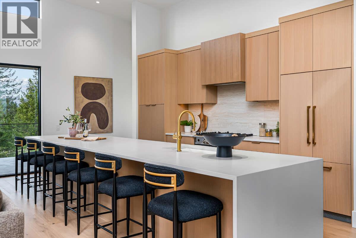 862 Predator Ridge Drive, Vernon, British Columbia  V1H 1G4 - Photo 5 - 10381731