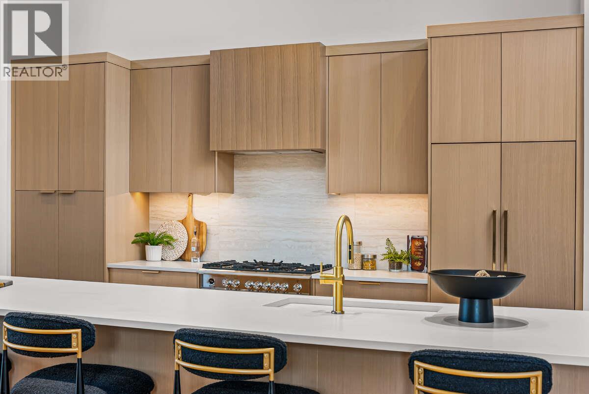 862 Predator Ridge Drive, Vernon, British Columbia  V1H 1G4 - Photo 6 - 10381731