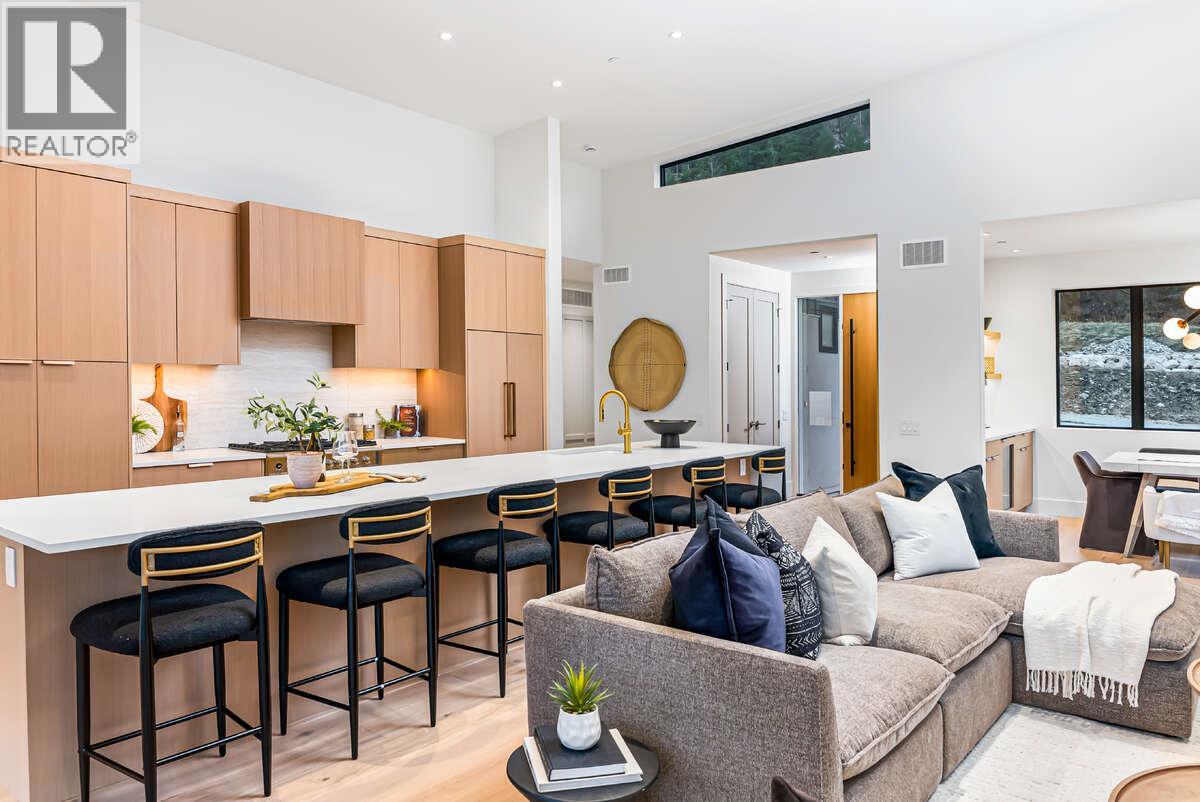 862 Predator Ridge Drive, Vernon, British Columbia  V1H 1G4 - Photo 7 - 10381731