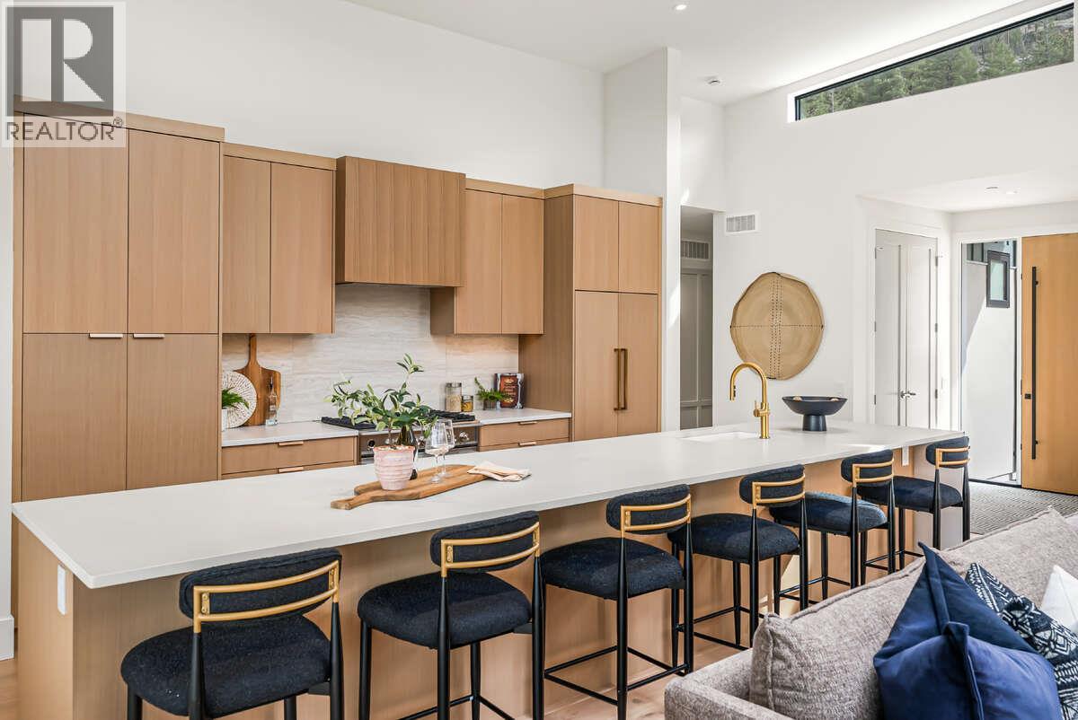 862 Predator Ridge Drive, Vernon, British Columbia  V1H 1G4 - Photo 8 - 10381731