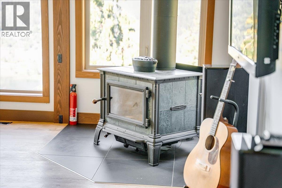 3213 Vindusky Road, Nelson, British Columbia  V1L 6X7 - Photo 23 - 10381677