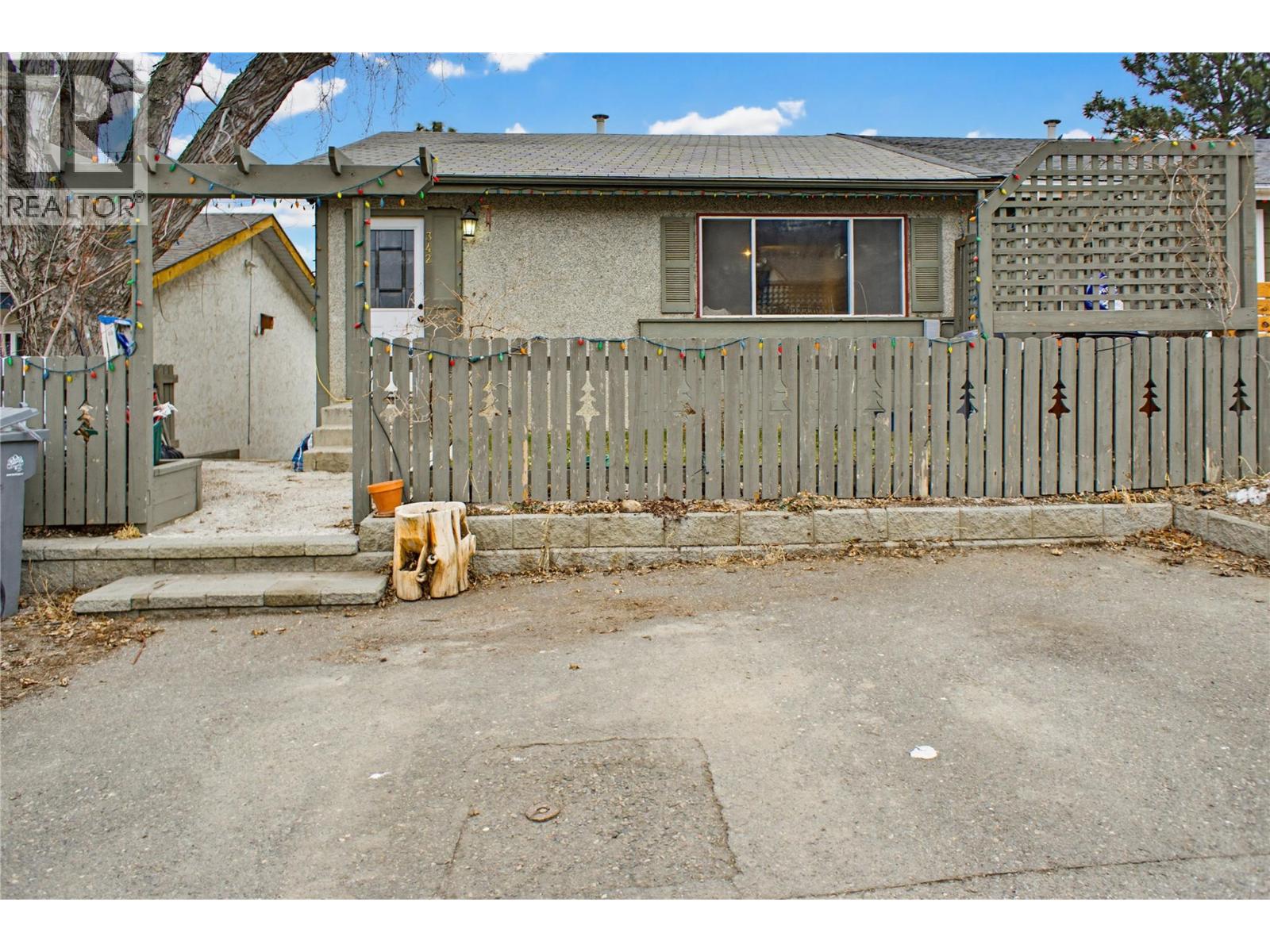342 Monmouth Drive, Kamloops, British Columbia  V2E 1N7 - Photo 1 - 10381722