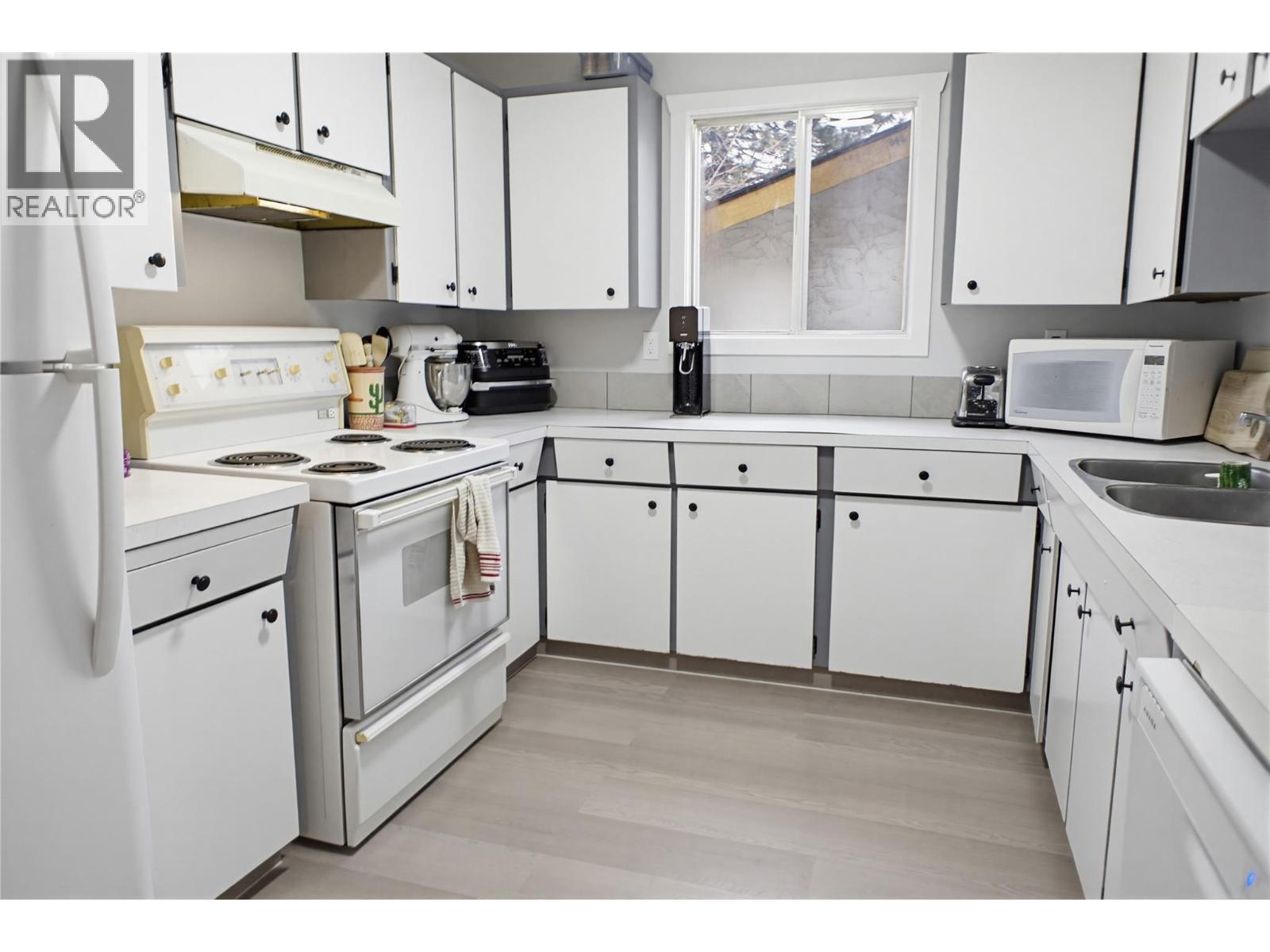 342 Monmouth Drive, Kamloops, British Columbia  V2E 1N7 - Photo 4 - 10381722