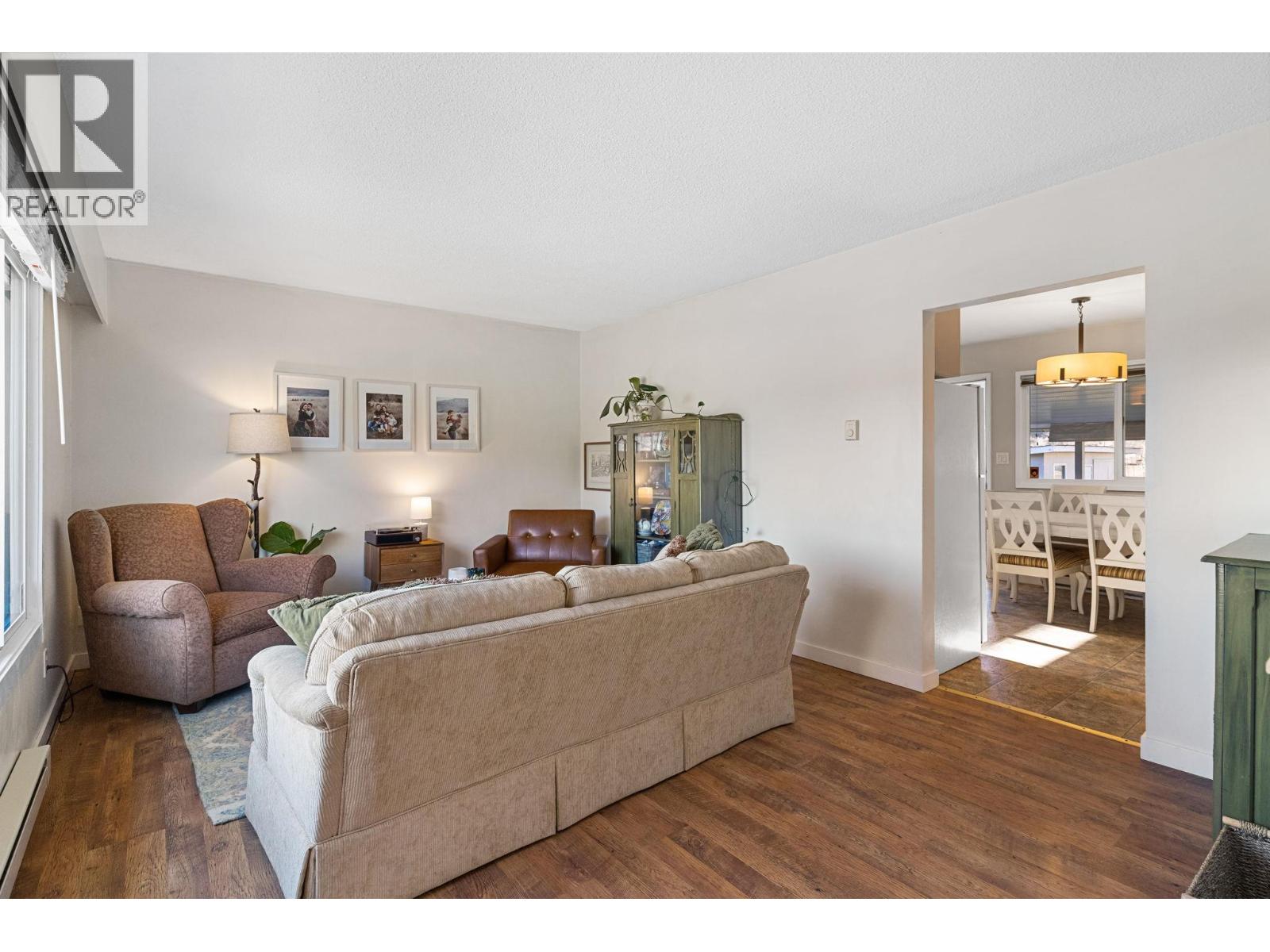 594 Snowsell Street N, Kelowna, British Columbia  V1V 2C7 - Photo 3 - 10381638