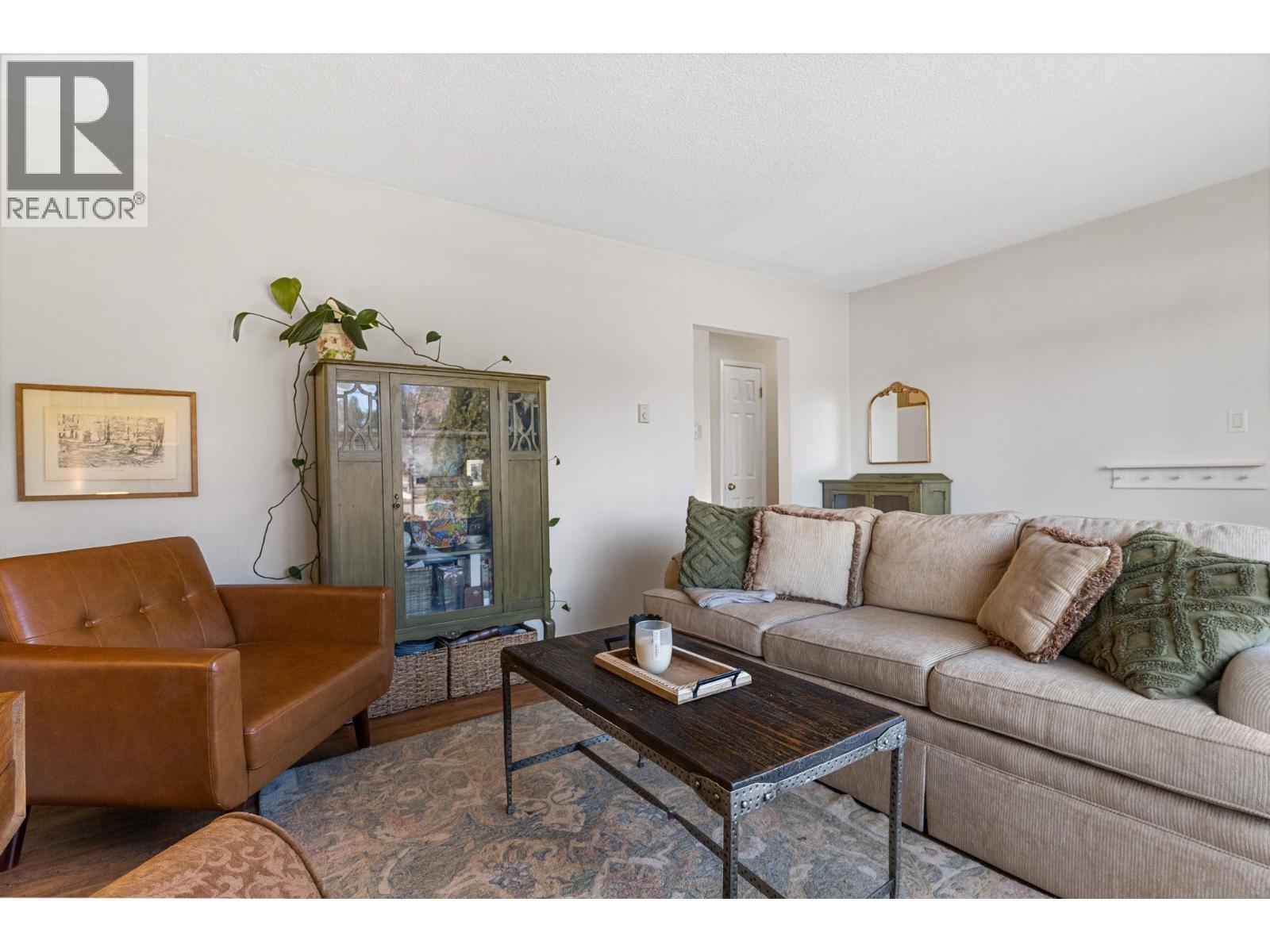 594 Snowsell Street N, Kelowna, British Columbia  V1V 2C7 - Photo 4 - 10381638