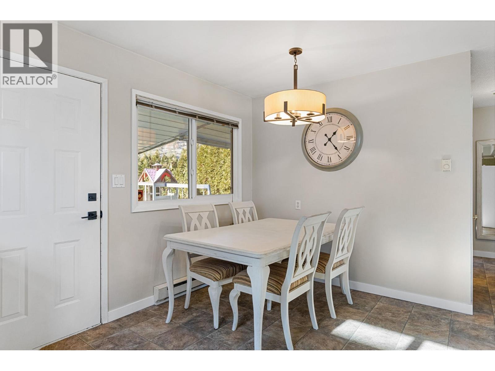 594 Snowsell Street N, Kelowna, British Columbia  V1V 2C7 - Photo 8 - 10381638