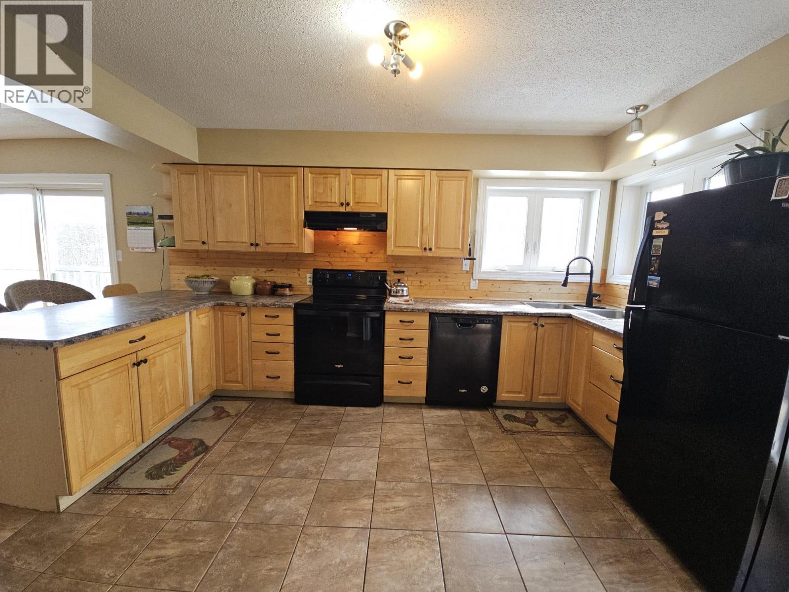 6128 Kurjata Road, Chetwynd, British Columbia  V0C 1J0 - Photo 13 - 10381497